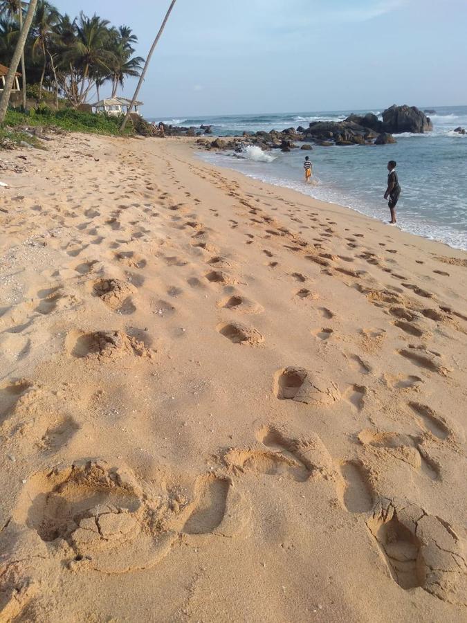 Near Beach Rest Unawatuna Dış mekan fotoğraf