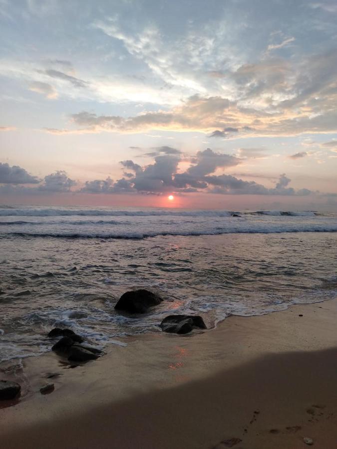 Near Beach Rest Unawatuna Dış mekan fotoğraf